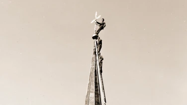 Der Mann auf dem Kirchturm film trailer button