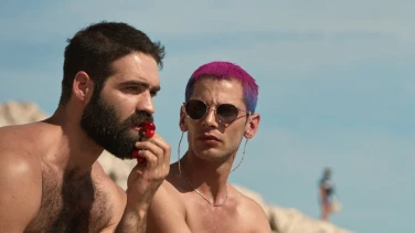The Summer with Carmen film trailer button
