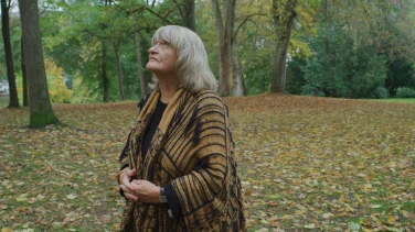 Alice Schwarzer film trailer button