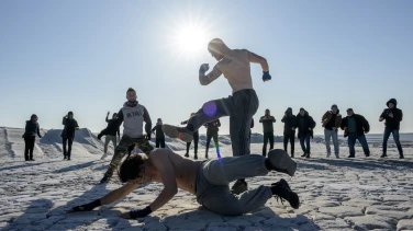 Bisons film trailer button