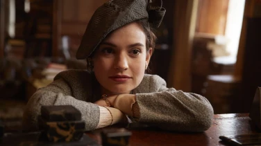 The Guernsey Literary and Potato Peel Pie Society film trailer button