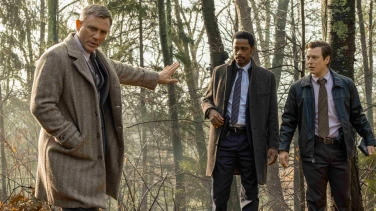 Knives Out film trailer button