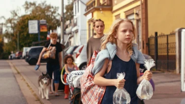 Petite nature film trailer button