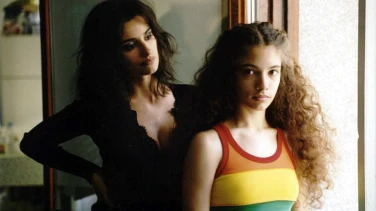 Volver film trailer button