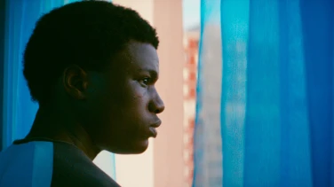 Gagarine film trailer button