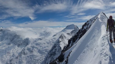 Mountain film trailer button