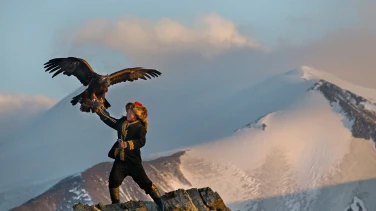The Eagle Huntress film trailer button