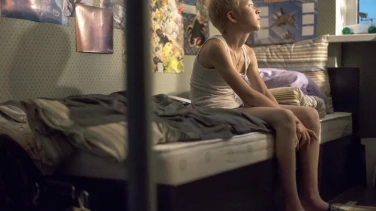 Nelyubov film trailer button