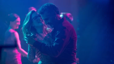 Gloria Bell film trailer button