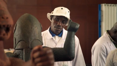 Dahomey film trailer button