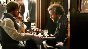 Le jeune Karl Marx film trailer button