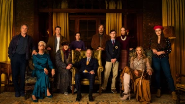 Knives Out film trailer button