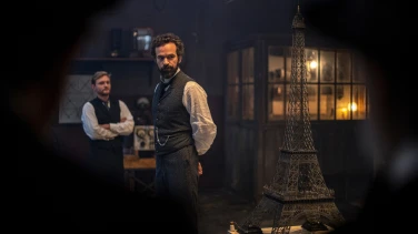 Eiffel film trailer button