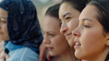 Papicha film trailer button