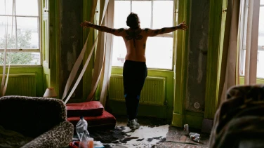 Bird film trailer button