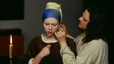 Girl with a Pearl Earring film trailer button