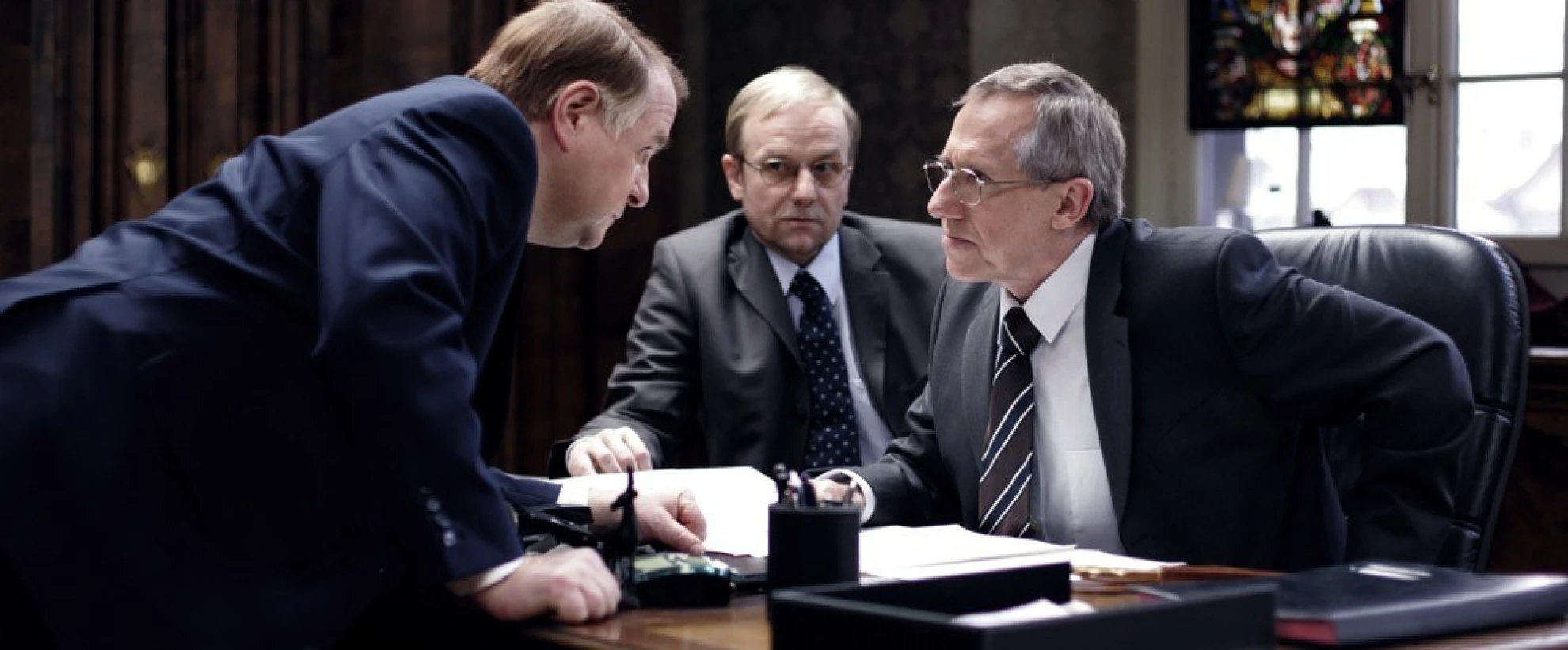 Grounding hero banner image placeholder