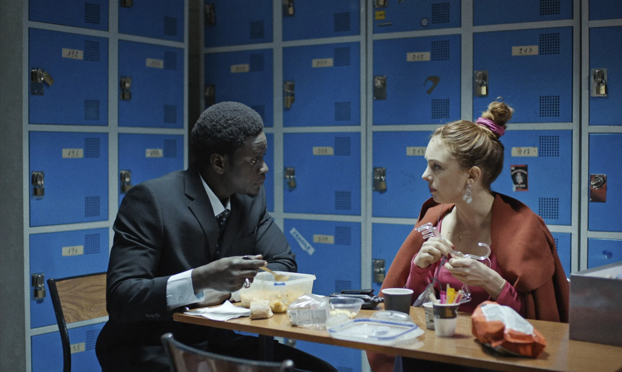 Jeune femme hero banner image placeholder