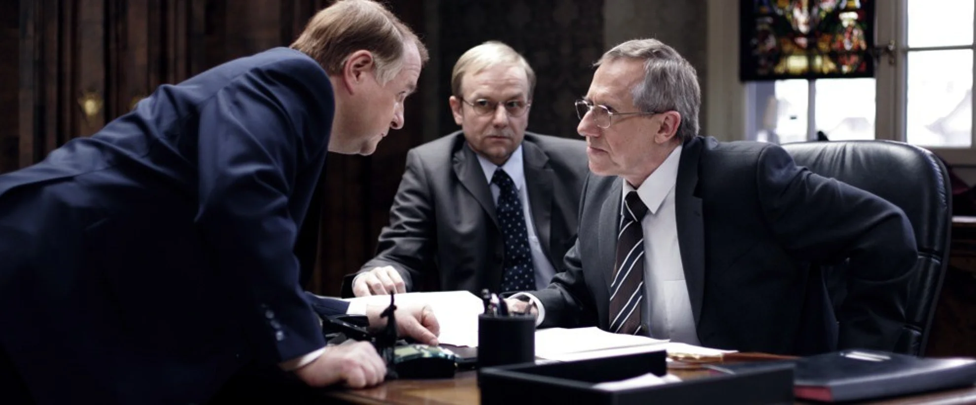 Grounding hero banner image placeholder