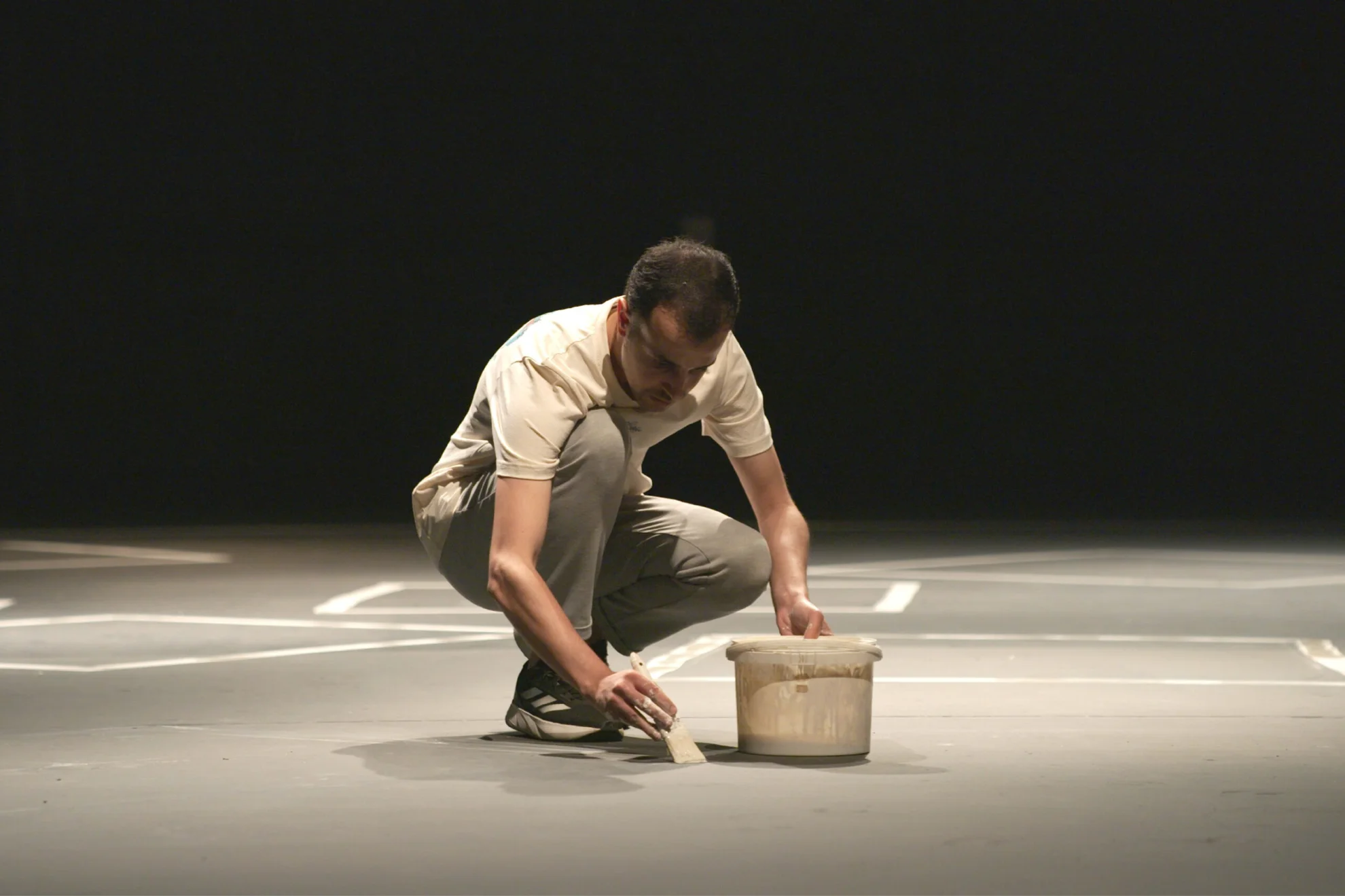 Qui vit encore (Who Is Still Alive) hero banner image